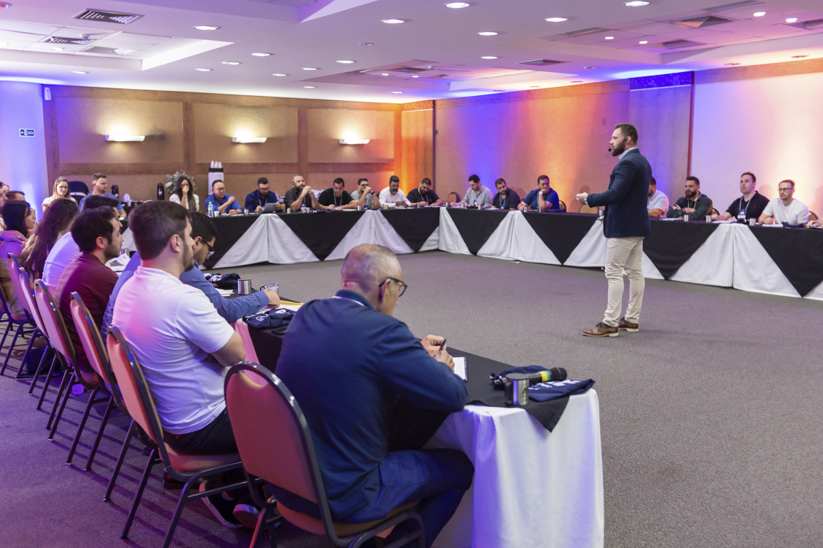 Se você procura uma empresa de fotografia para eventos corporativos, Roberto Custódio entrega resultados de excelência.