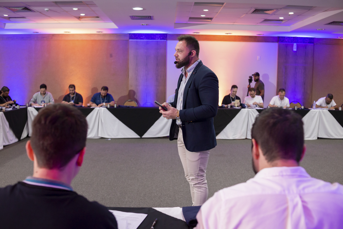 Roberto Custódio atua na cobertura fotográfica de feiras e exposições em Londrina e região.
