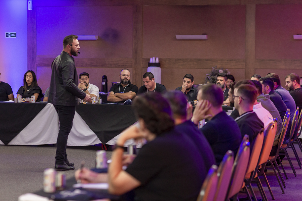 Contrate o melhor serviço de fotografia empresarial do Paraná com Roberto Custódio.