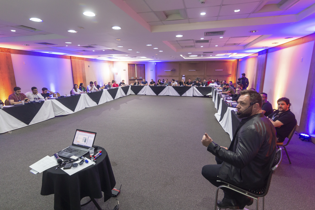 Roberto Custódio traduz a cultura da sua empresa em imagens através da fotografia corporativa em Londrina PR.