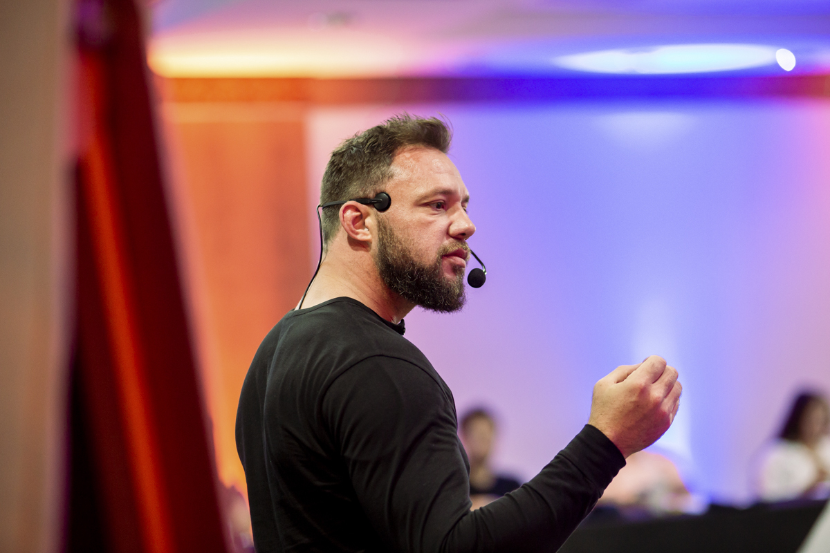 Registros dinâmicos e profissionais: Roberto Custódio é o seu parceiro em eventos corporativos no Paraná.