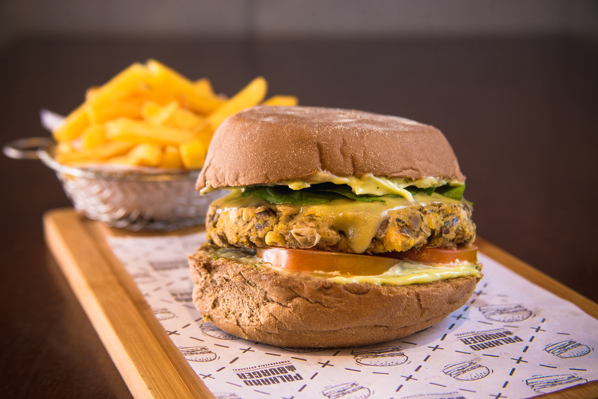 Hambúrguer vegano do Palhano Burger para redes sociais e site, realizado poe Roberto Custódio de Londrina-PR.
