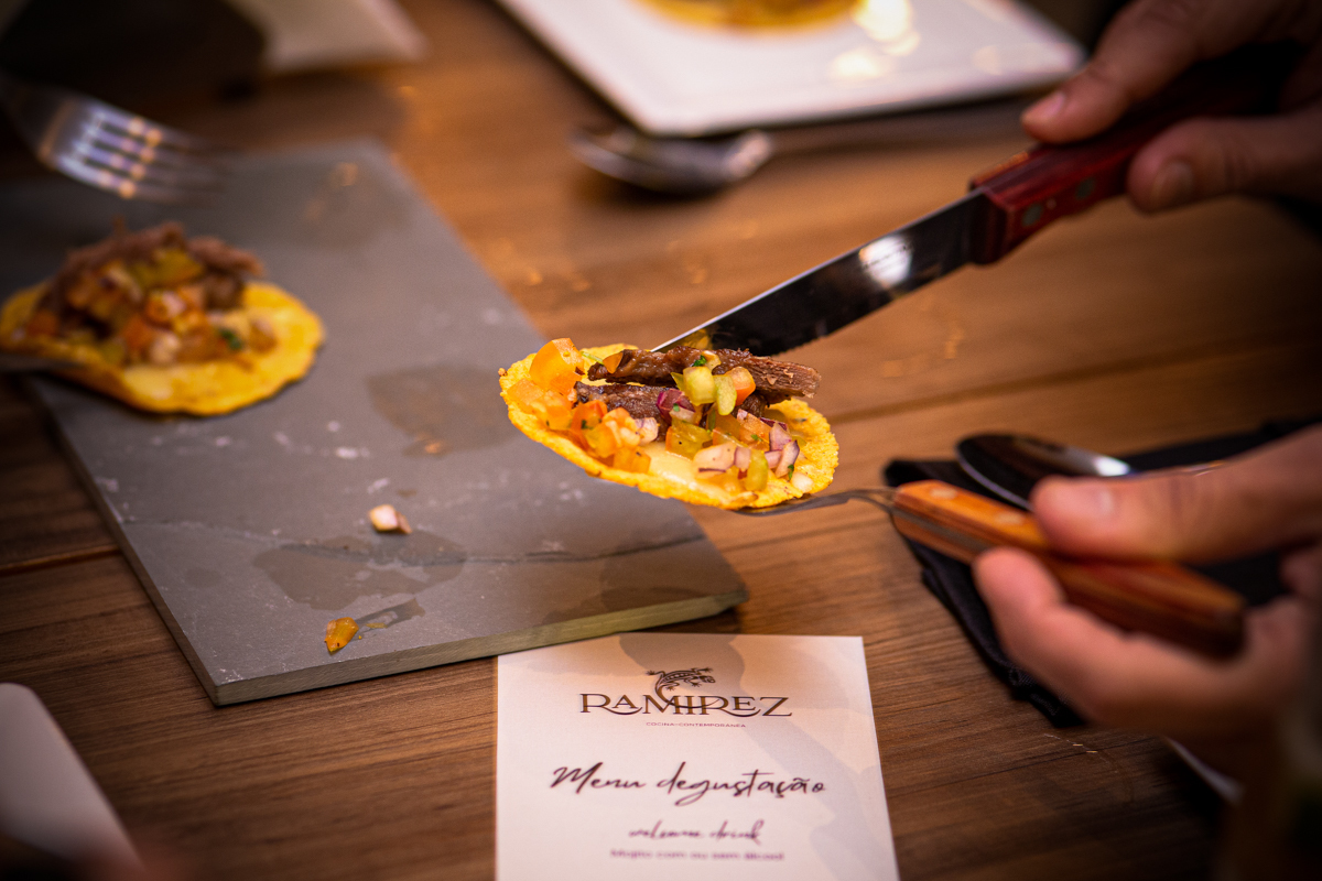 Roberto Custodio fotografo profissional  em alomentos e gastronomia para cardápios digitais em Londrina PR, Brasil.
