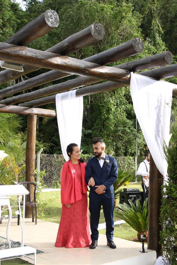 Noivo esperando a noiva