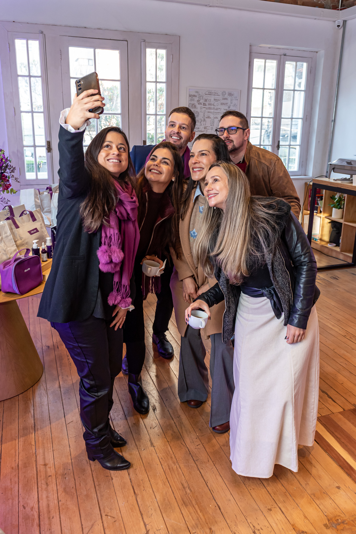 Ambiente do café da manhã científEncontro de especialistas em skincareico
