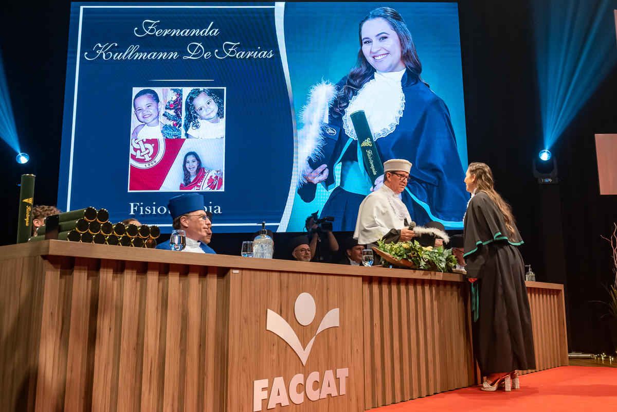 fotografia profissional da colação de grau na FACCAT