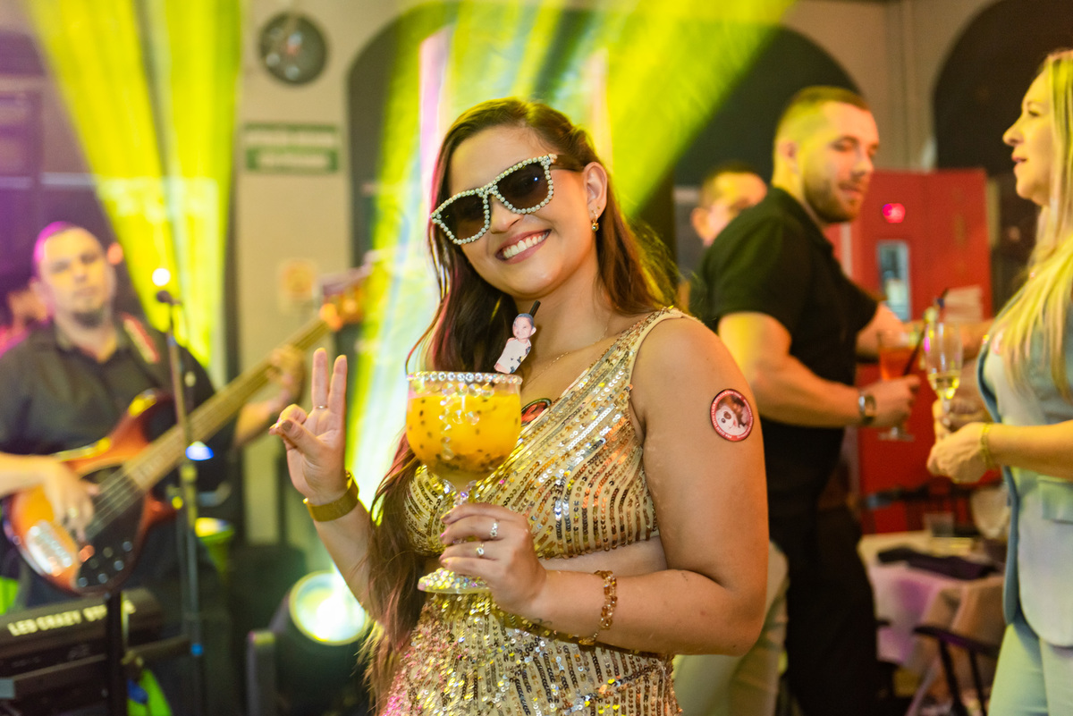 foto profissional da formanda na festa em Gramado