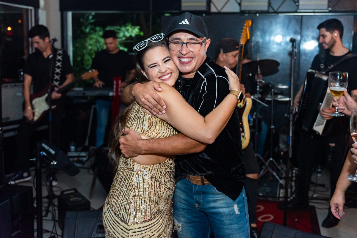 sandro coelho canta na festa de formatura