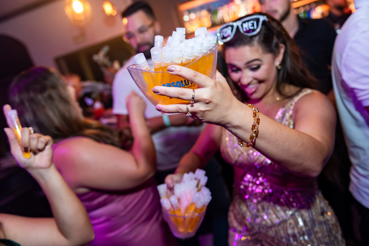 fotógrafo capta fotos espontâneas na formatura