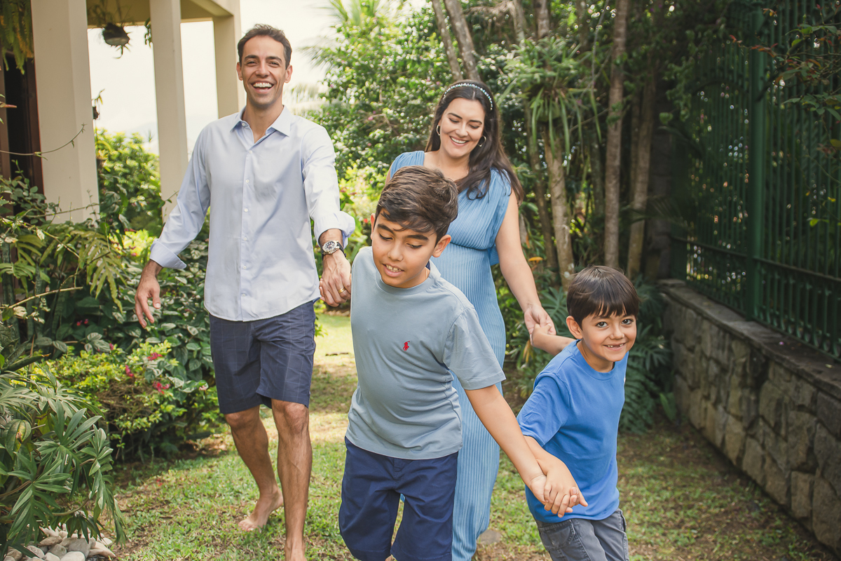 Fotografia da família no jardim