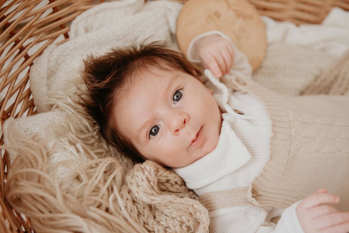 Sessão fotográfica infantil com muito amor, leveza e carinho. Fotografia de bebê em estúdio na Zona Leste de SP