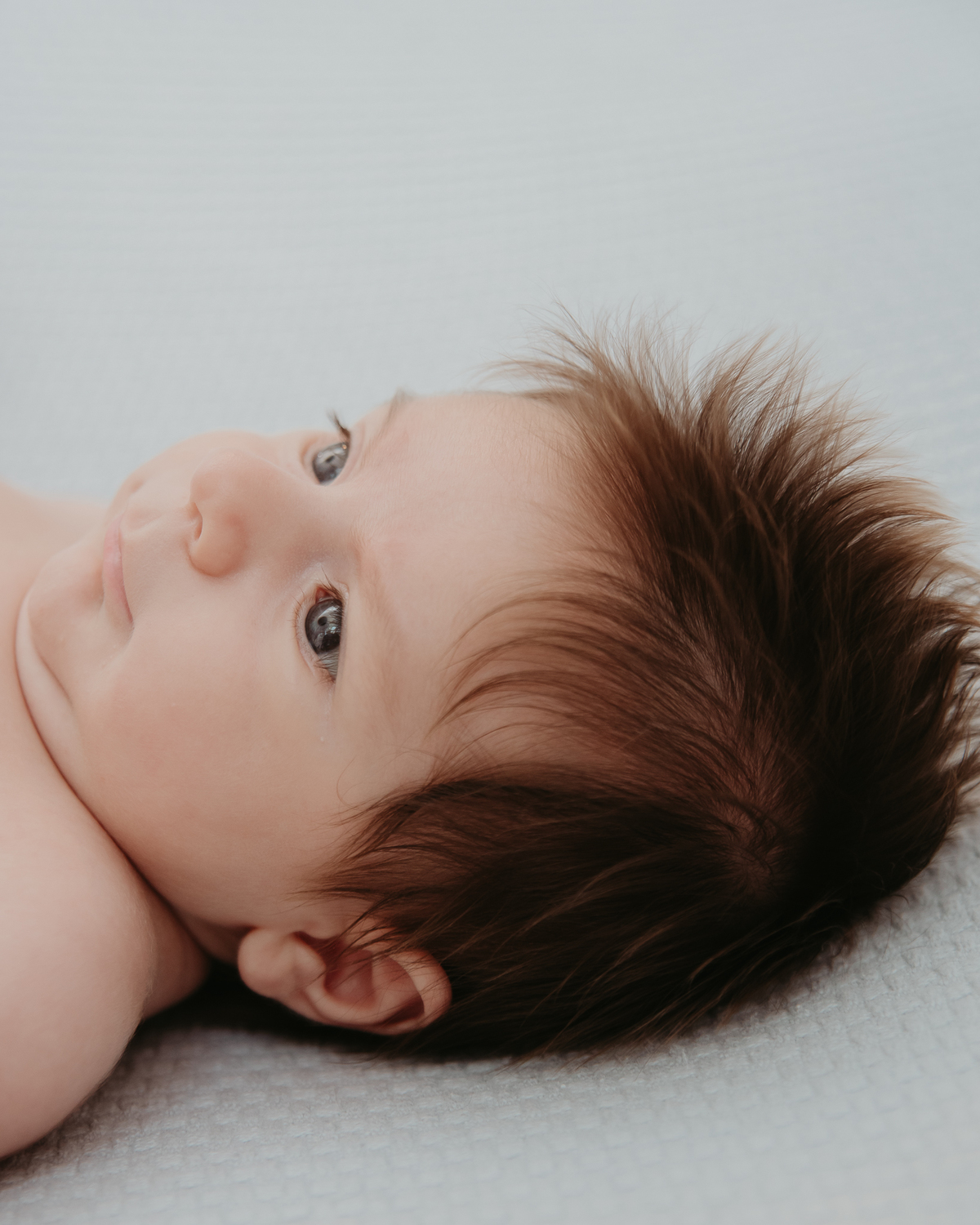 Sessão fotográfica infantil com muito amor, leveza e carinho. Fotografia de bebê em estúdio na Zona Leste de SP