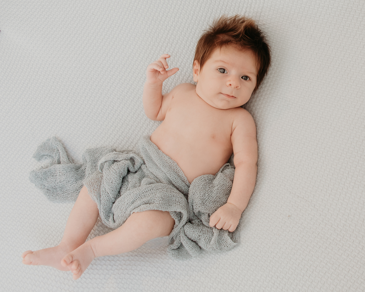 Sessão fotográfica infantil com muito amor, leveza e carinho. Fotografia de bebê em estúdio na Zona Leste de SP