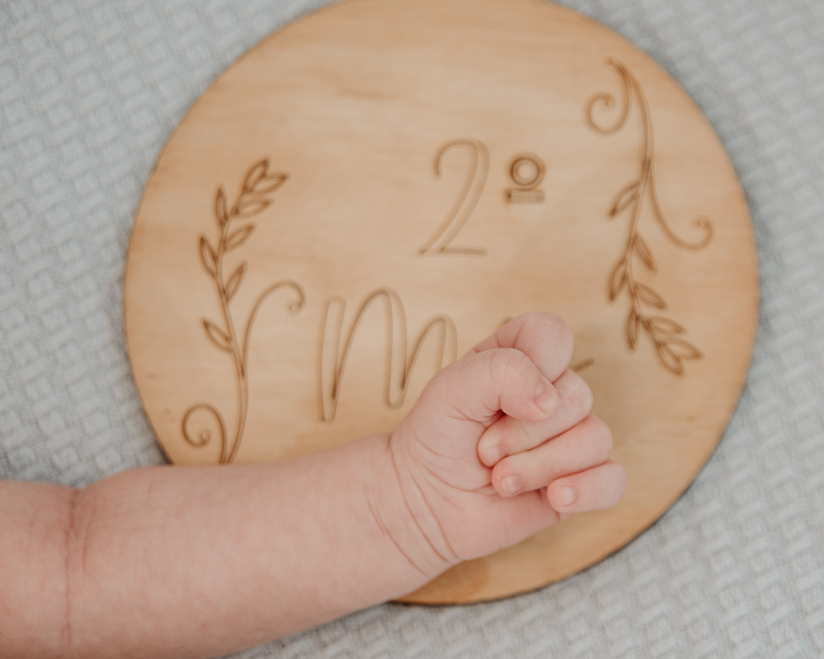 Sessão fotográfica infantil com muito amor, leveza e carinho. Fotografia de bebê em estúdio na Zona Leste de SP