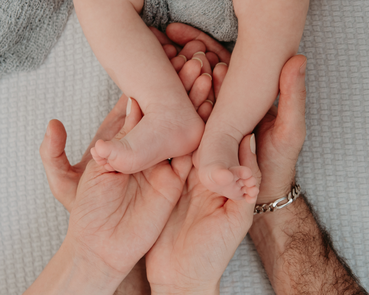Sessão fotográfica infantil com muito amor, leveza e carinho. Fotografia de bebê em estúdio na Zona Leste de SP