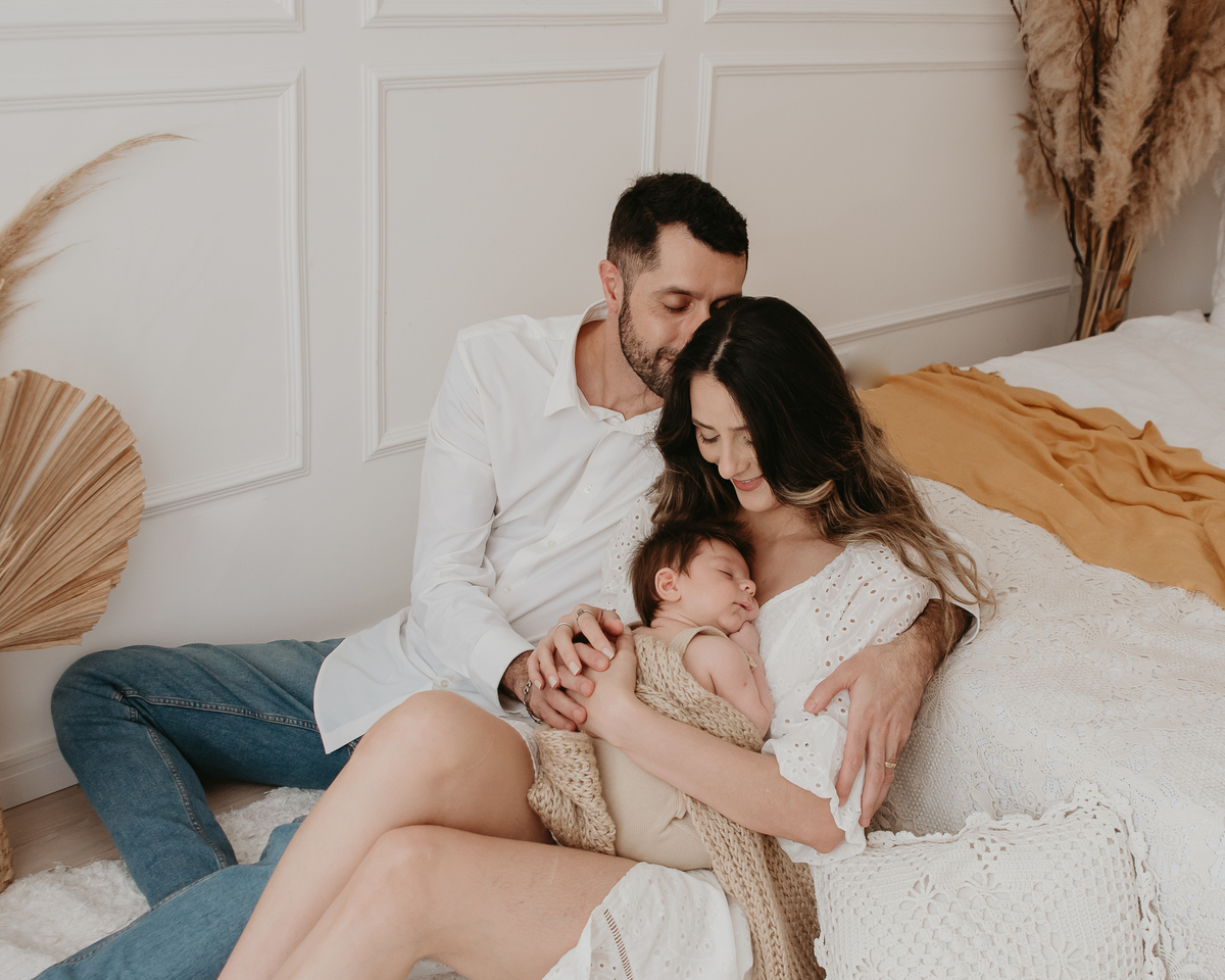 Sessão fotográfica infantil com muito amor, leveza e carinho. Fotografia de bebê em estúdio na Zona Leste de SP