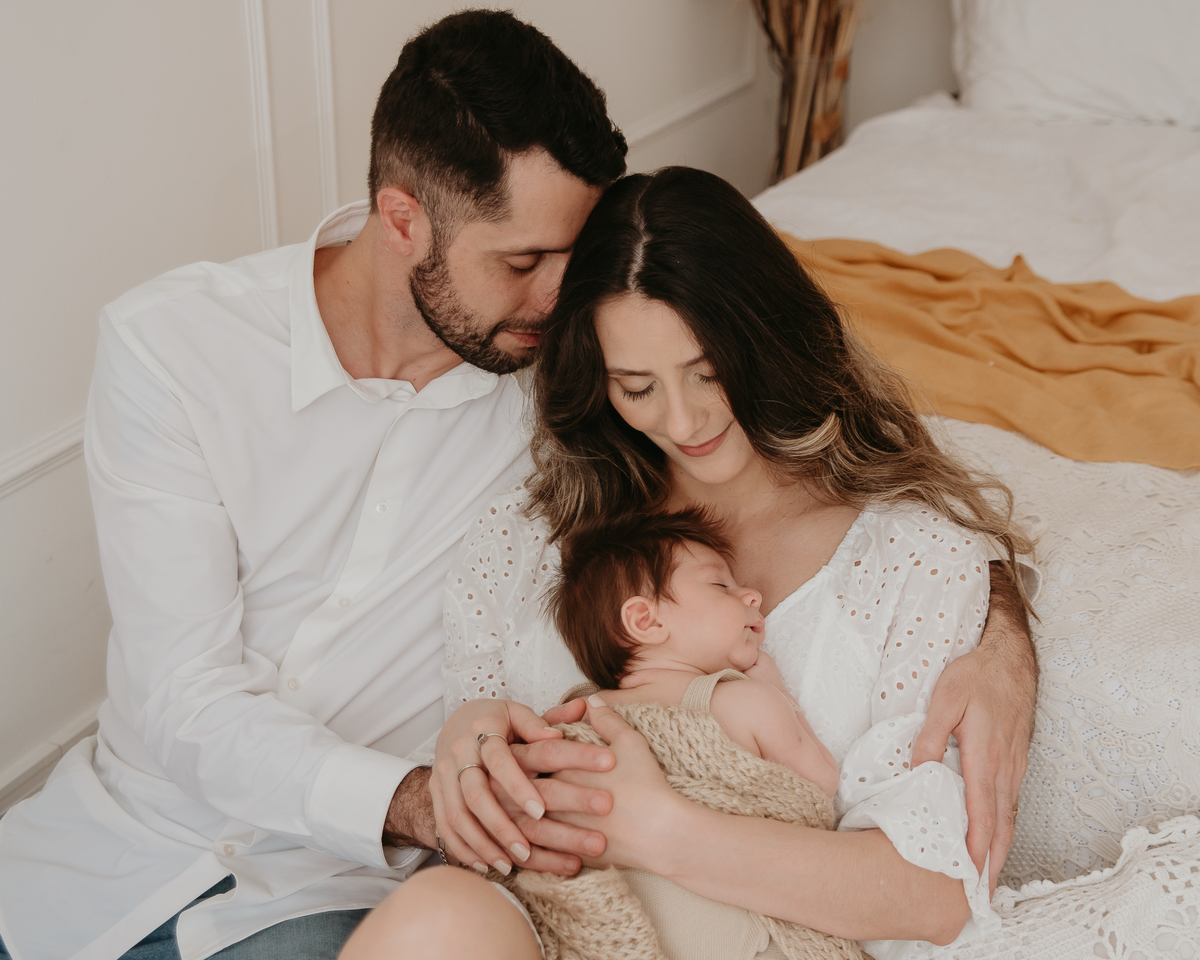 Sessão fotográfica infantil com muito amor, leveza e carinho. Fotografia de bebê em estúdio na Zona Leste de SP