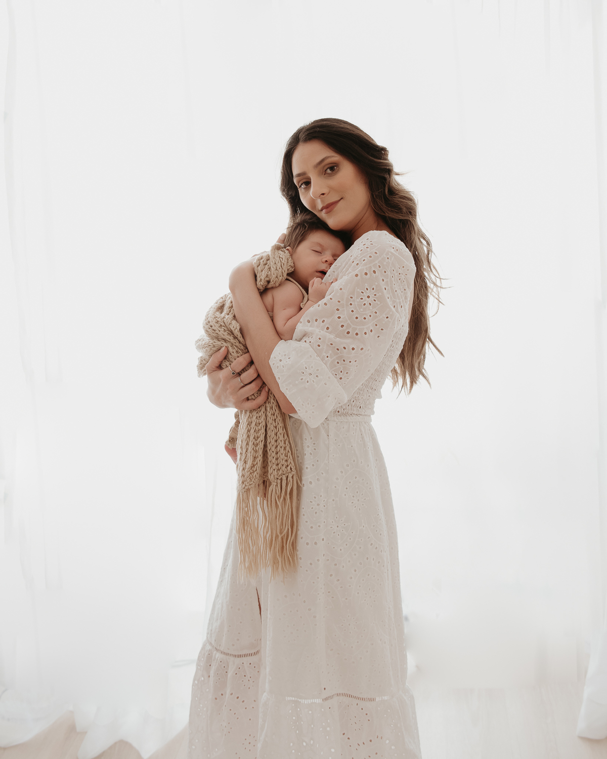 Sessão fotográfica infantil com muito amor, leveza e carinho. Fotografia de bebê em estúdio na Zona Leste de SP