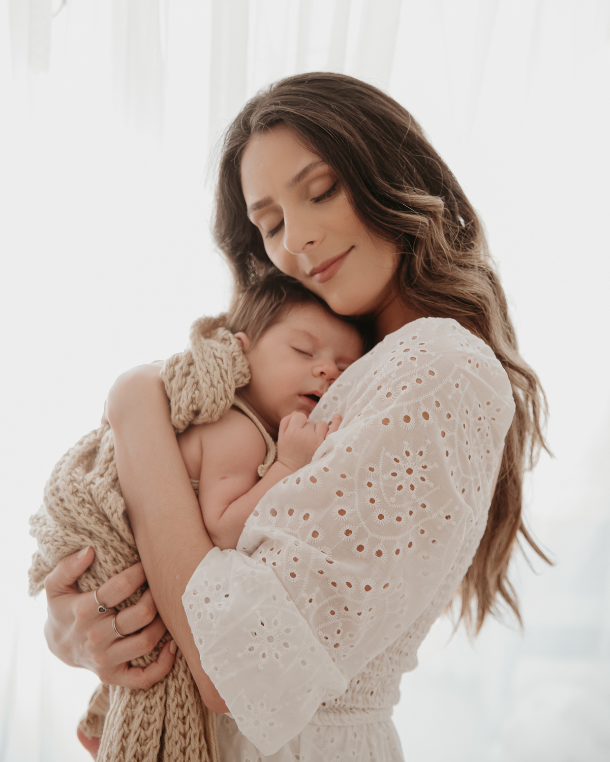 Sessão fotográfica infantil com muito amor, leveza e carinho. Fotografia de bebê em estúdio na Zona Leste de SP