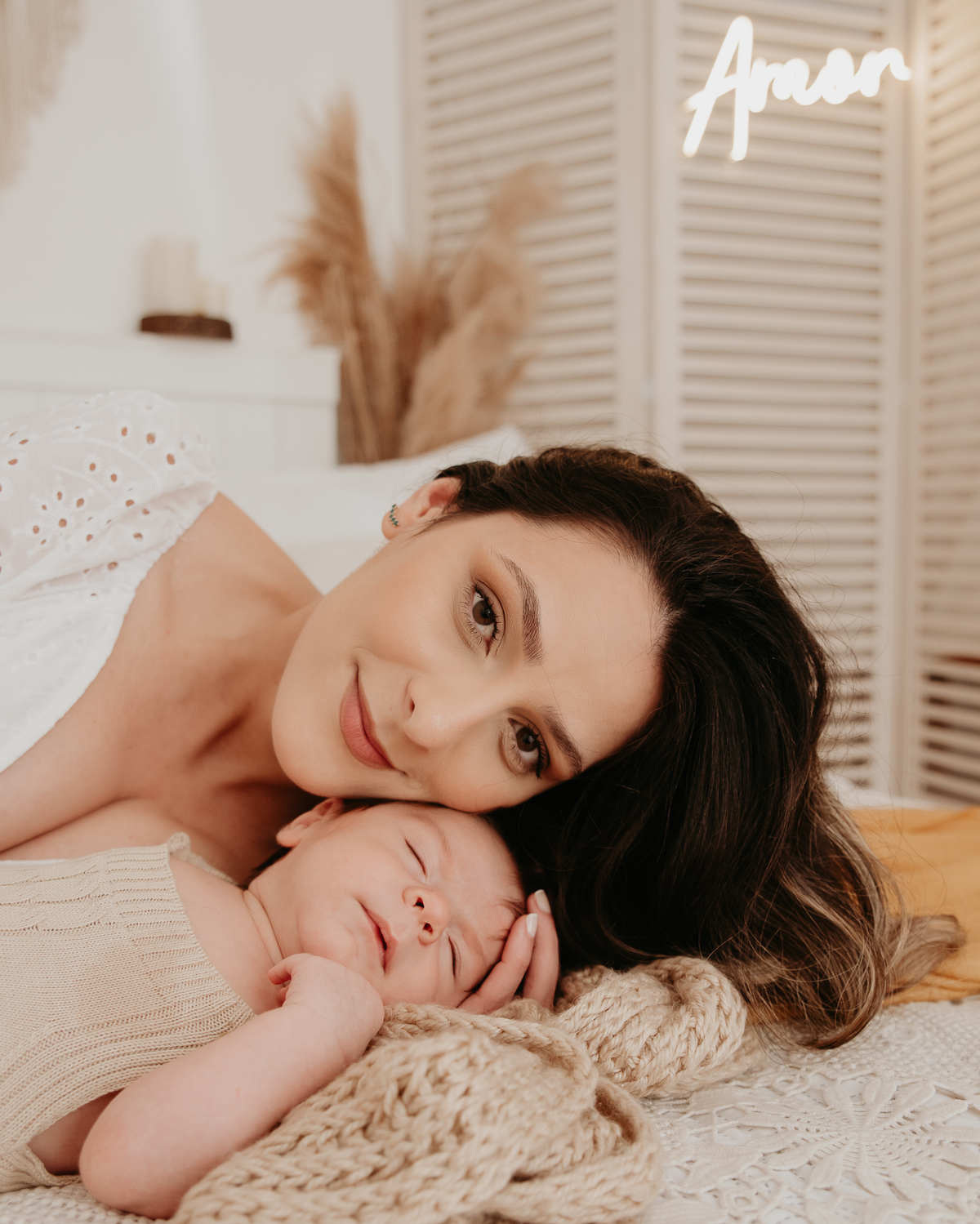 Sessão fotográfica infantil com muito amor, leveza e carinho. Fotografia de bebê em estúdio na Zona Leste de SP