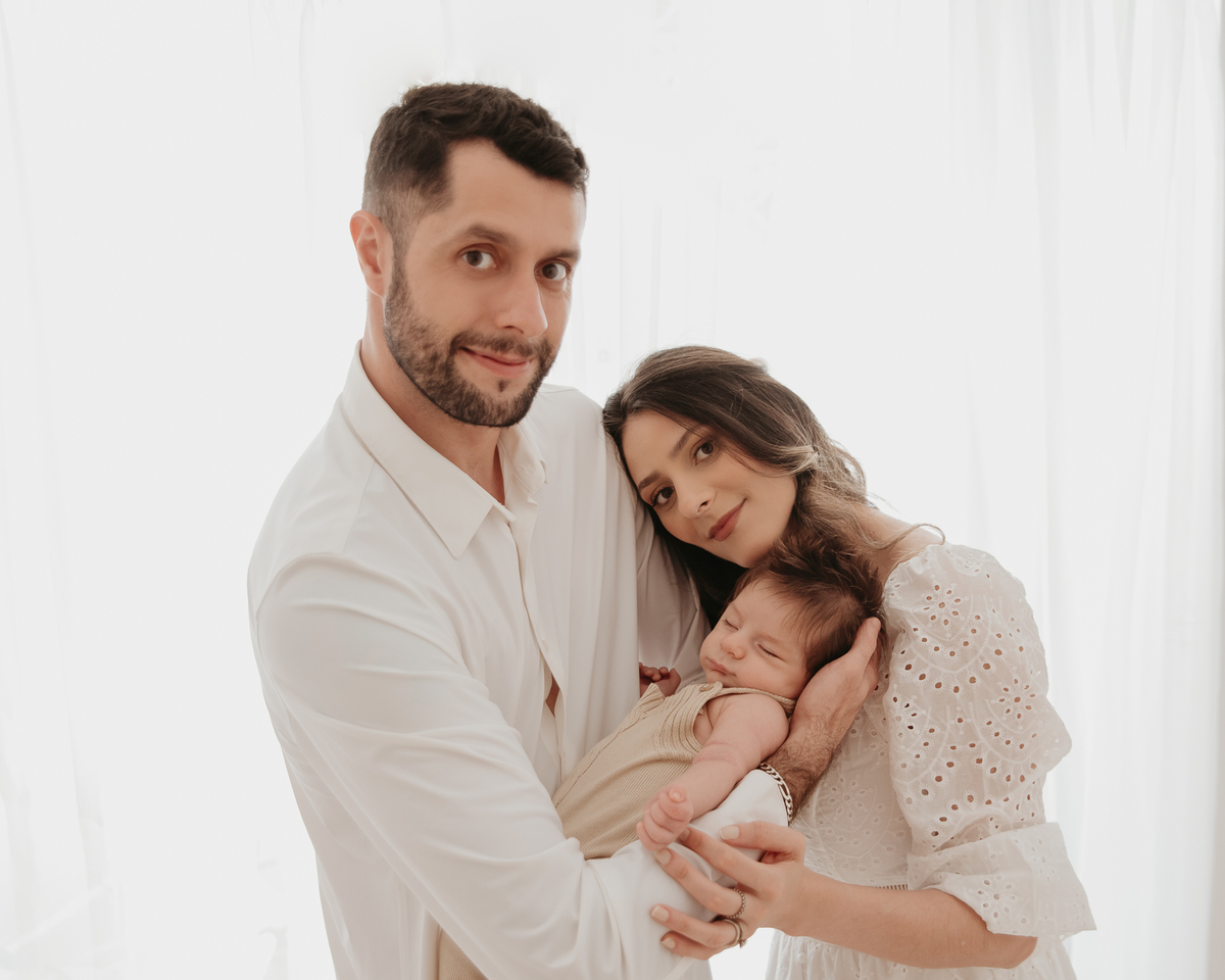 Sessão fotográfica infantil com muito amor, leveza e carinho. Fotografia de bebê em estúdio na Zona Leste de SP