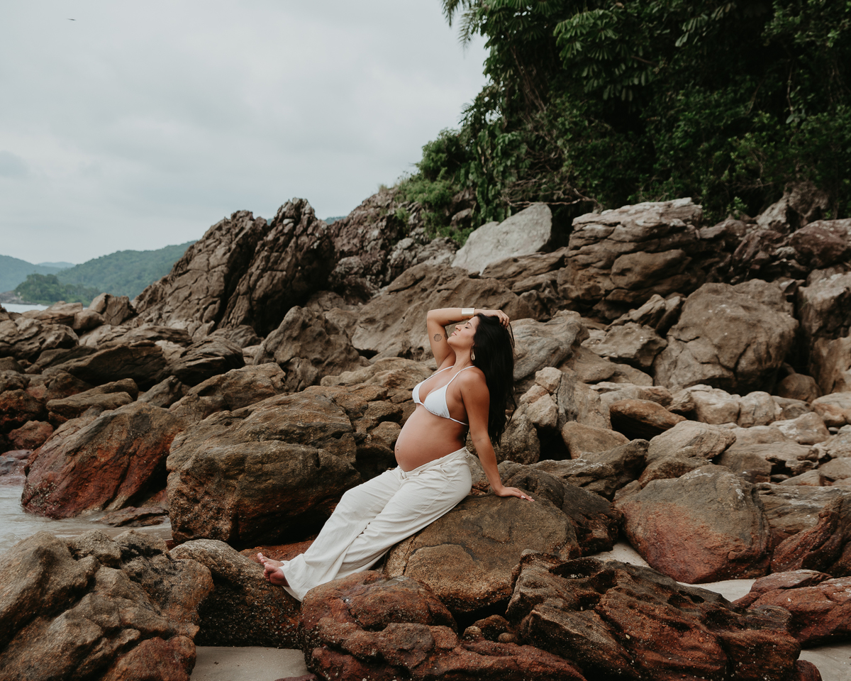 Ensaio gestante na praia com família – São Paulo