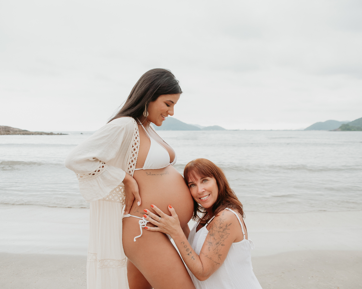 Ensaio gestante na praia com família – São Paulo