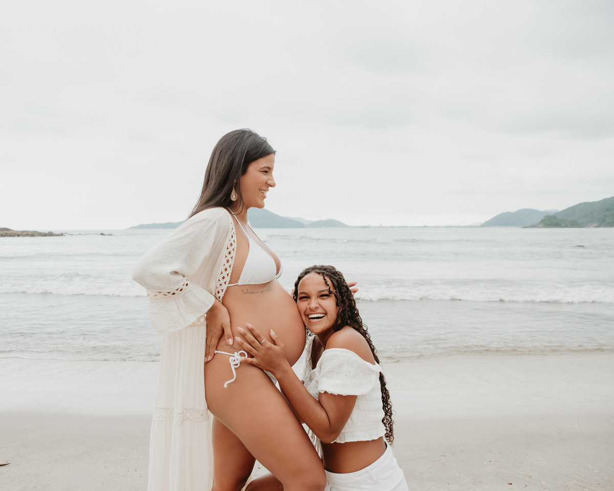 Ensaio gestante na praia com família – São Paulo