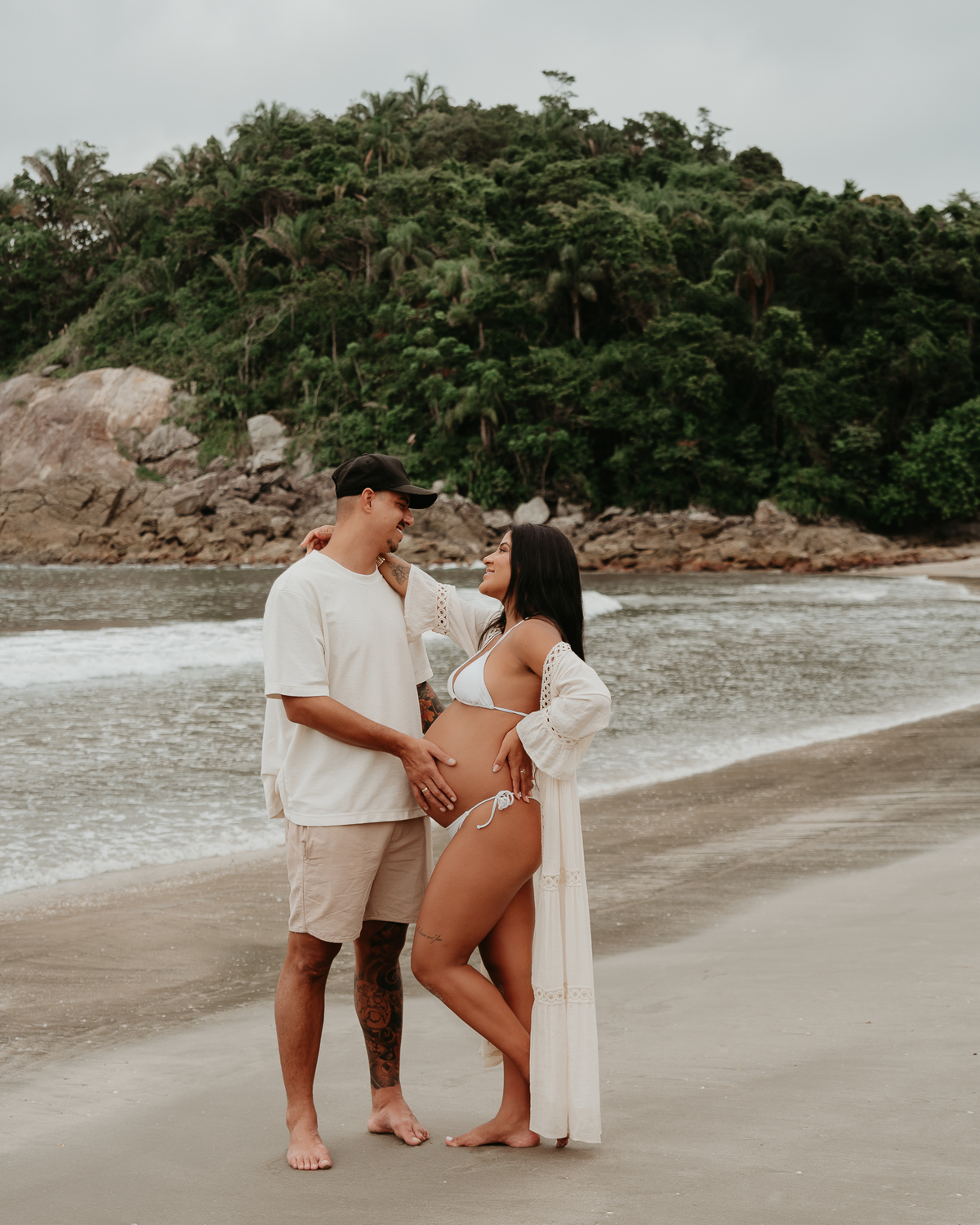 Ensaio gestante na praia com família – São Paulo