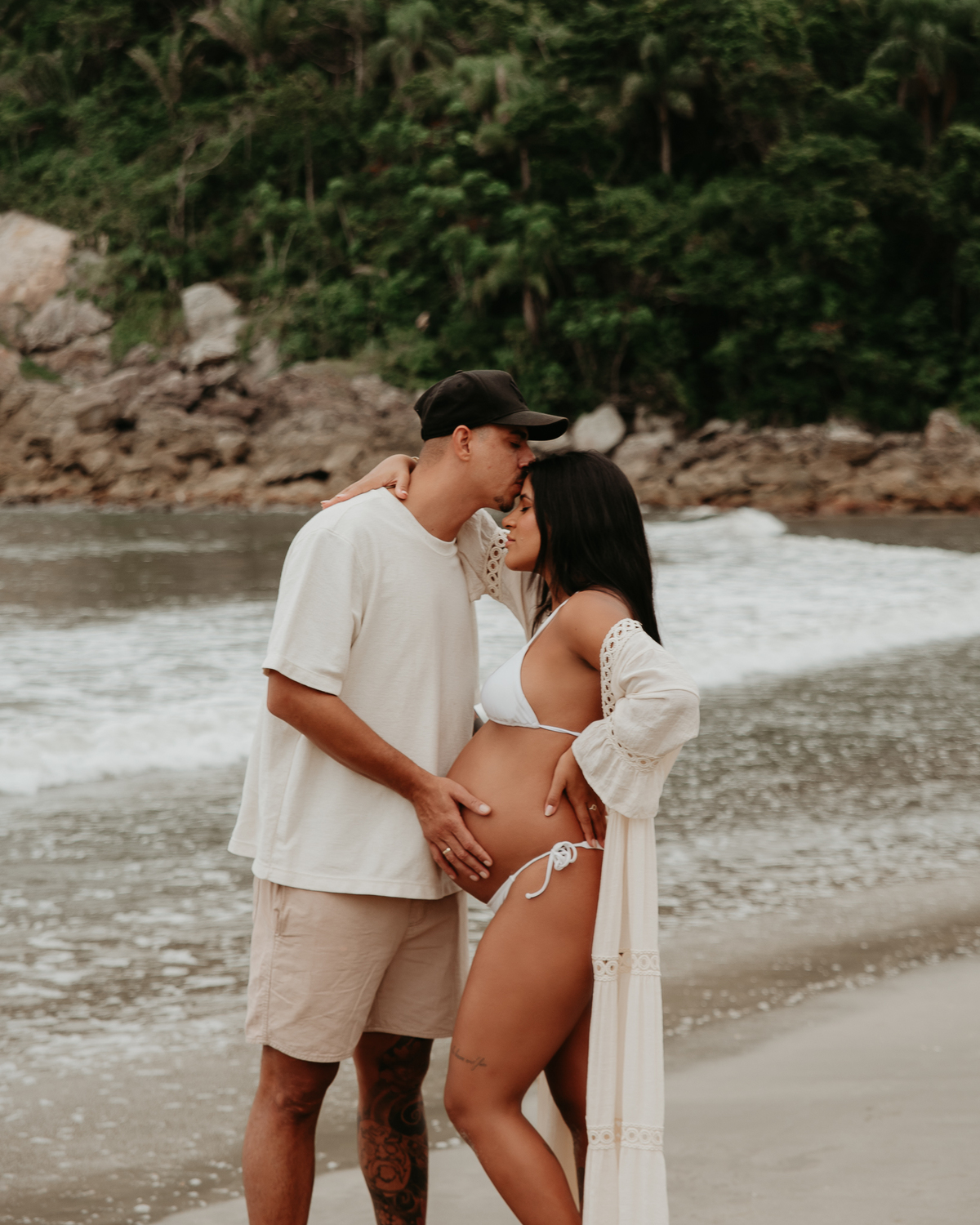 Ensaio gestante na praia com família – São Paulo