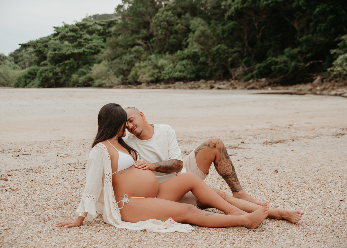 Ensaio gestante na praia com família – São Paulo