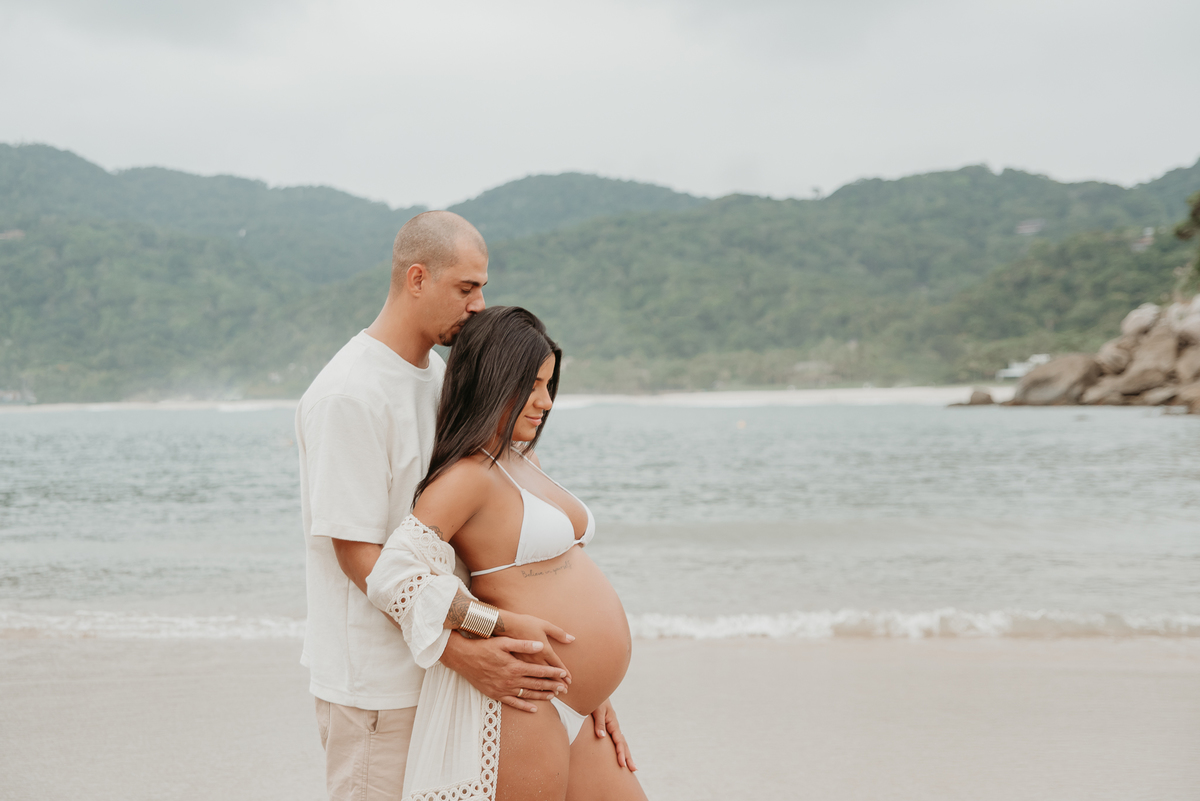 Ensaio gestante na praia com família – São Paulo