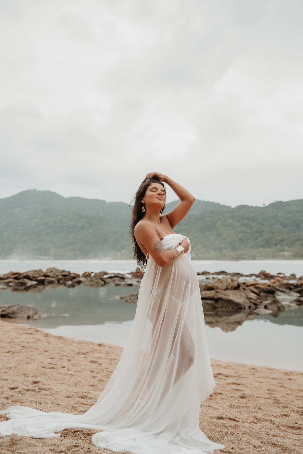 Ensaio gestante na praia com família – São Paulo