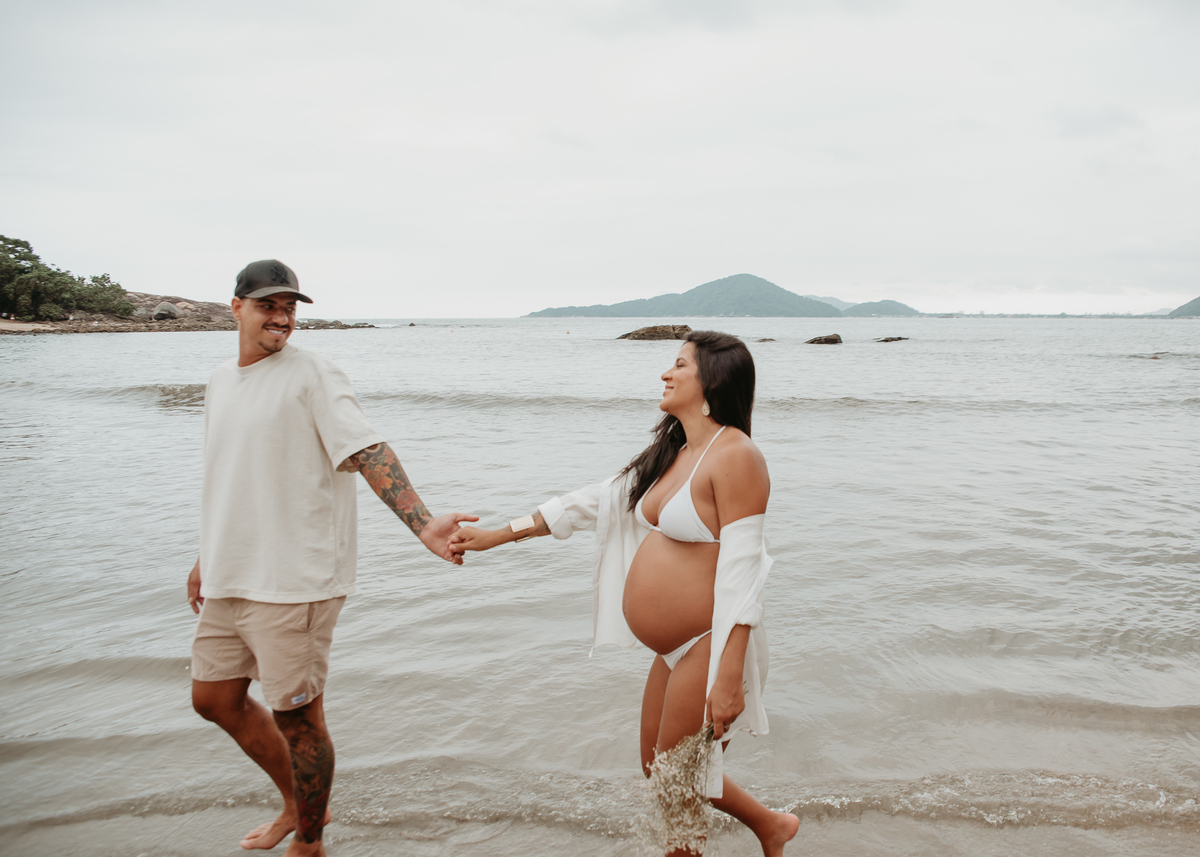 Ensaio gestante na praia com família – São Paulo