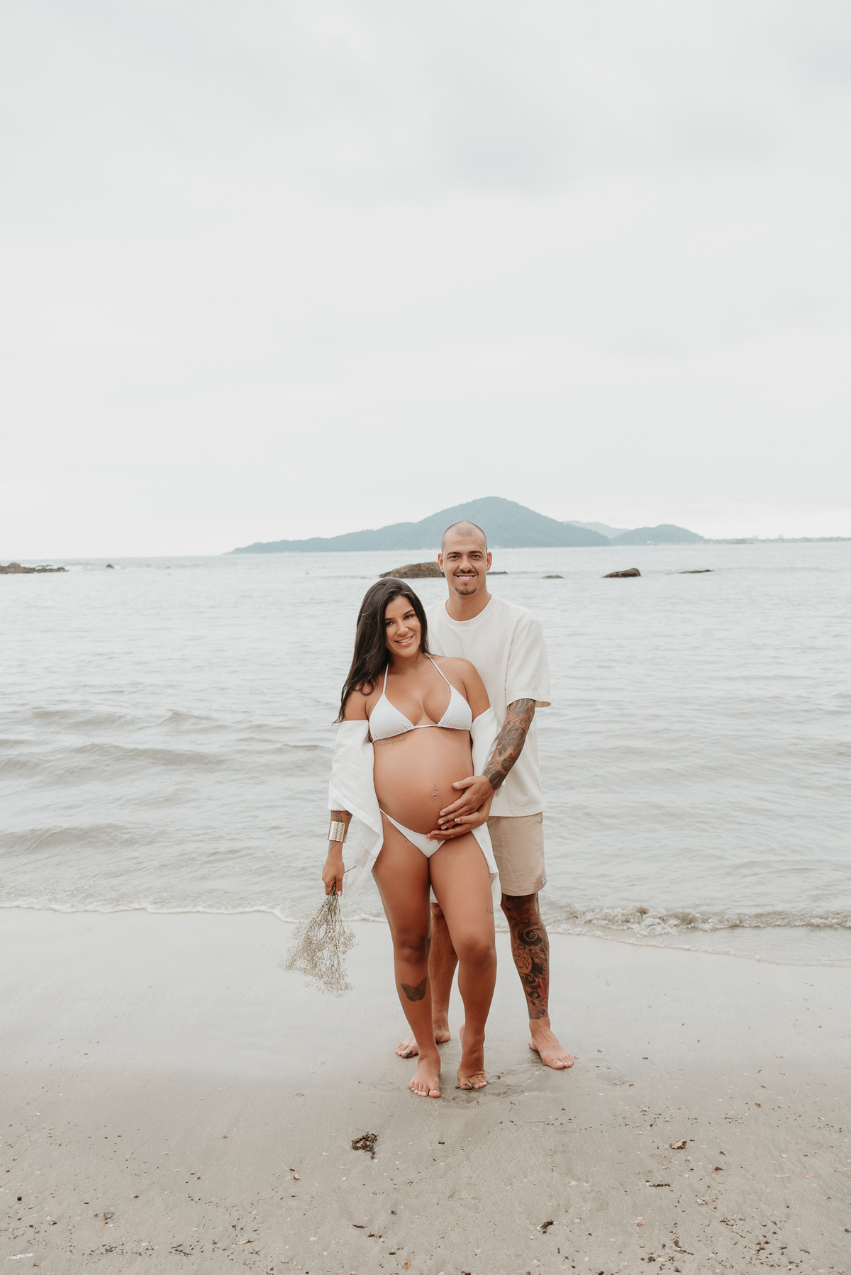 Ensaio gestante na praia com família – São Paulo