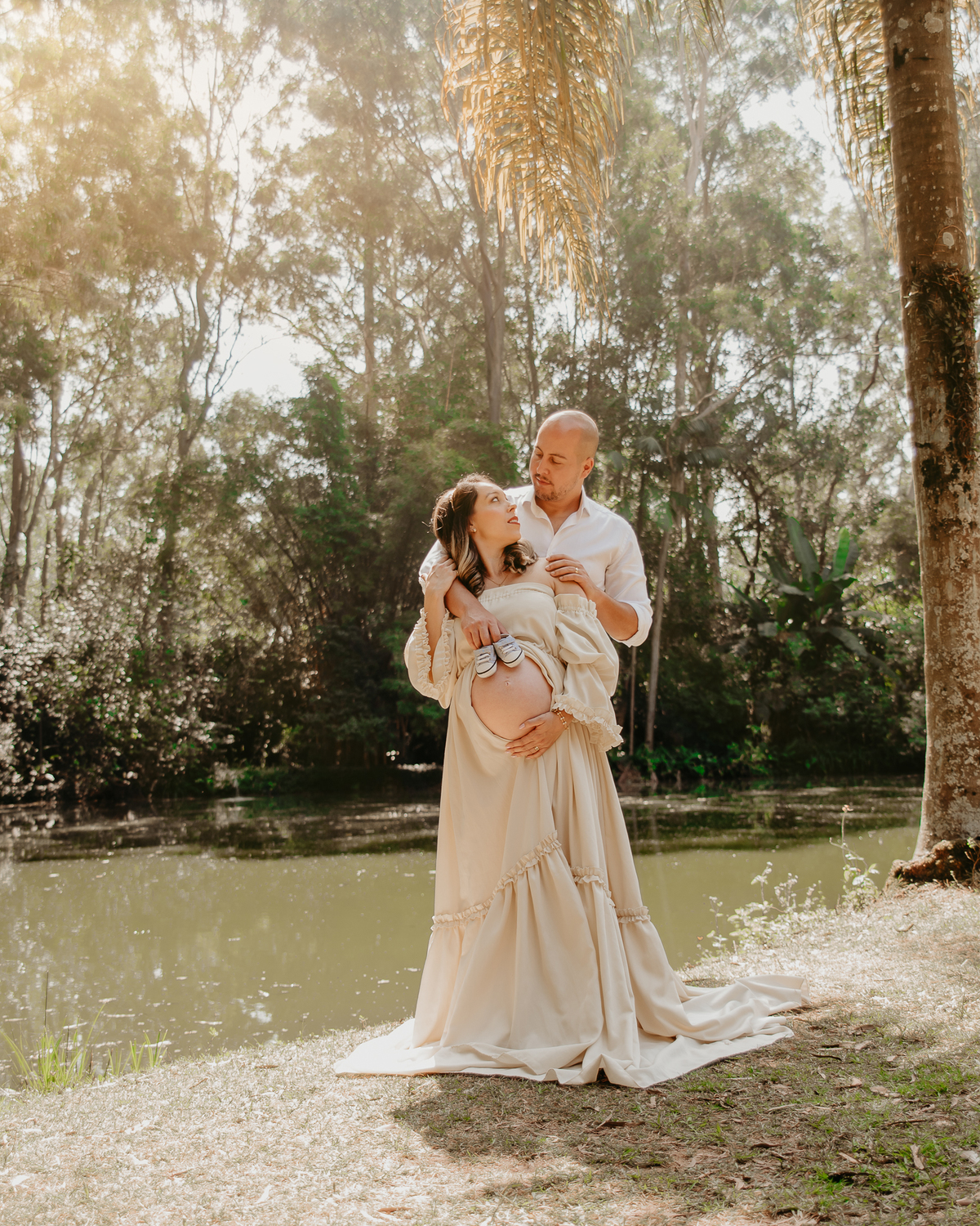 Ensaio ao ar livre de gestante com natureza na zona leste de SP