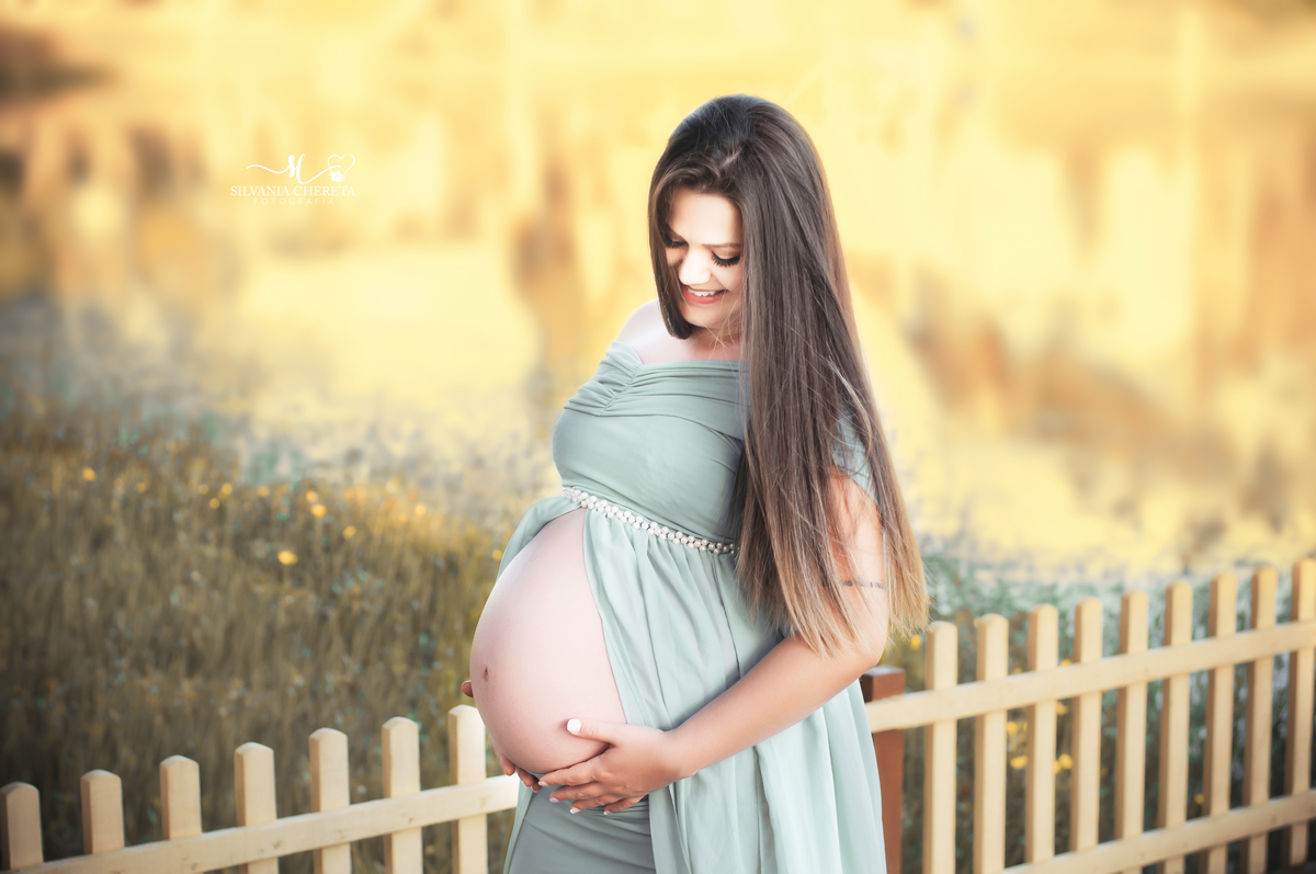 Tive o enorme prazer em fotografar esta família lindaaa!!! Esperando o Matheus,  este ensaio rendeu lindos cliques!



Nossos pacotes estão inclusos para as gestantes: Maquiagem + Cabelo, parceria toop + lindas roupas e acessórios.