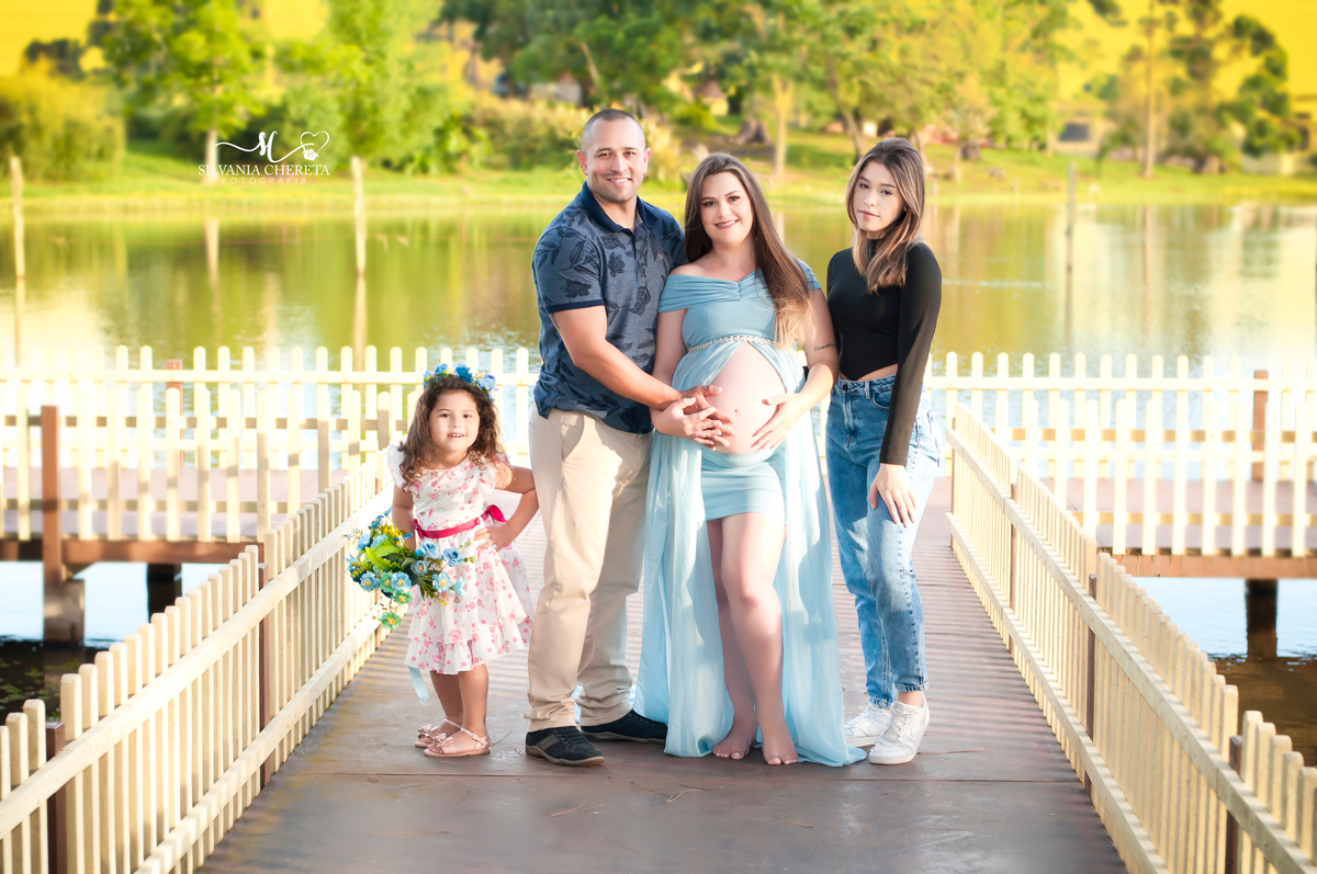 Tive o enorme prazer em fotografar esta família lindaaa!!! Esperando o Matheus,  este ensaio rendeu lindos cliques!



Nossos pacotes estão inclusos para as gestantes: Maquiagem + Cabelo, parceria toop + lindas roupas e acessórios.