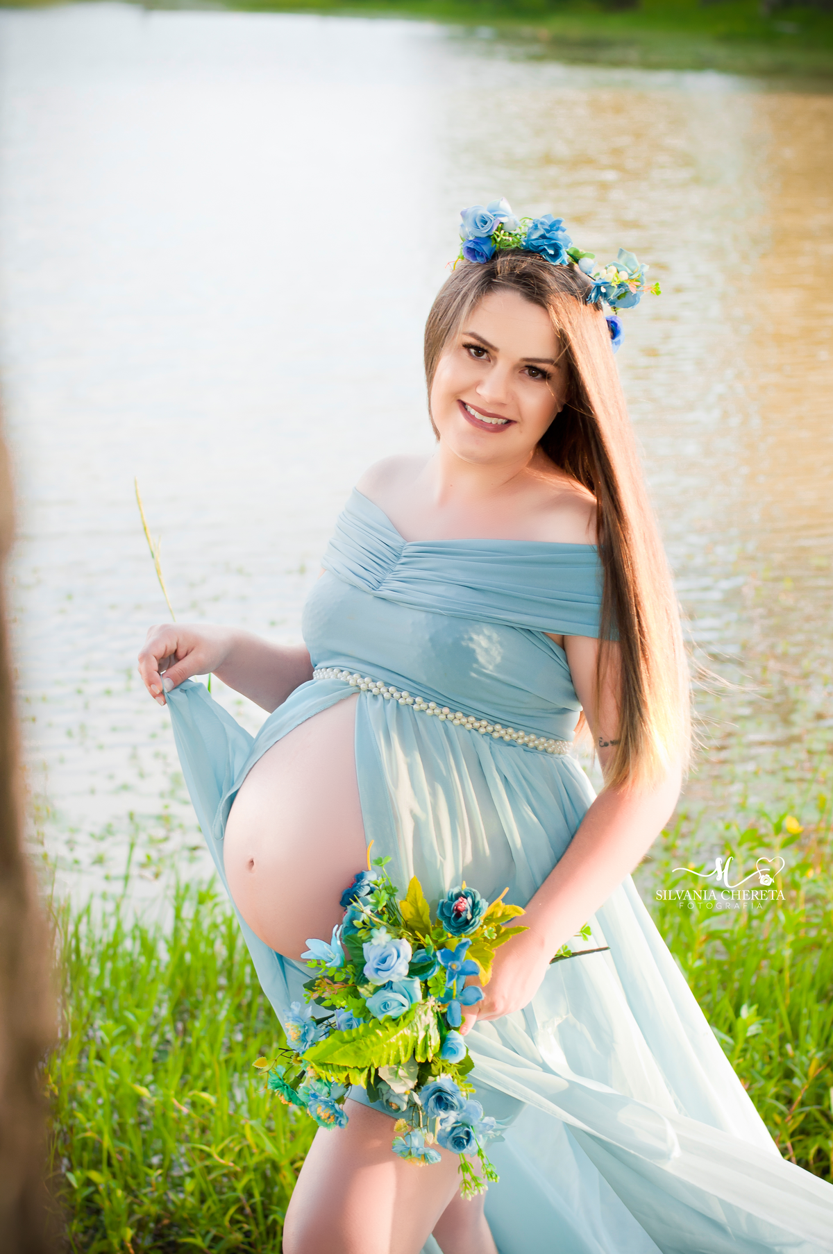 Tive o enorme prazer em fotografar esta família lindaaa!!! Esperando o Matheus,  este ensaio rendeu lindos cliques!



Nossos pacotes estão inclusos para as gestantes: Maquiagem + Cabelo, parceria toop + lindas roupas e acessórios.