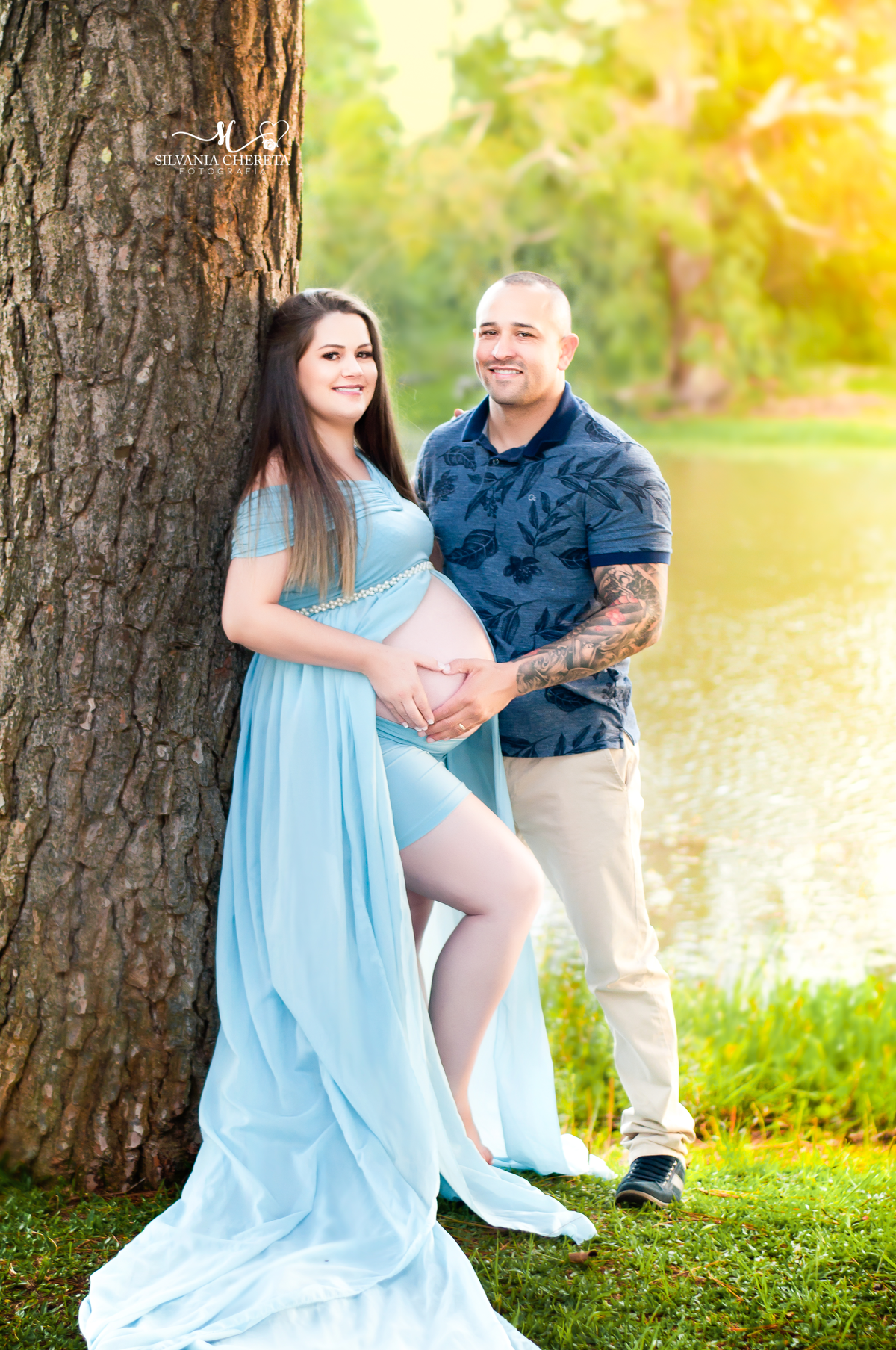 Tive o enorme prazer em fotografar esta família lindaaa!!! Esperando o Matheus,  este ensaio rendeu lindos cliques!



Nossos pacotes estão inclusos para as gestantes: Maquiagem + Cabelo, parceria toop + lindas roupas e acessórios.