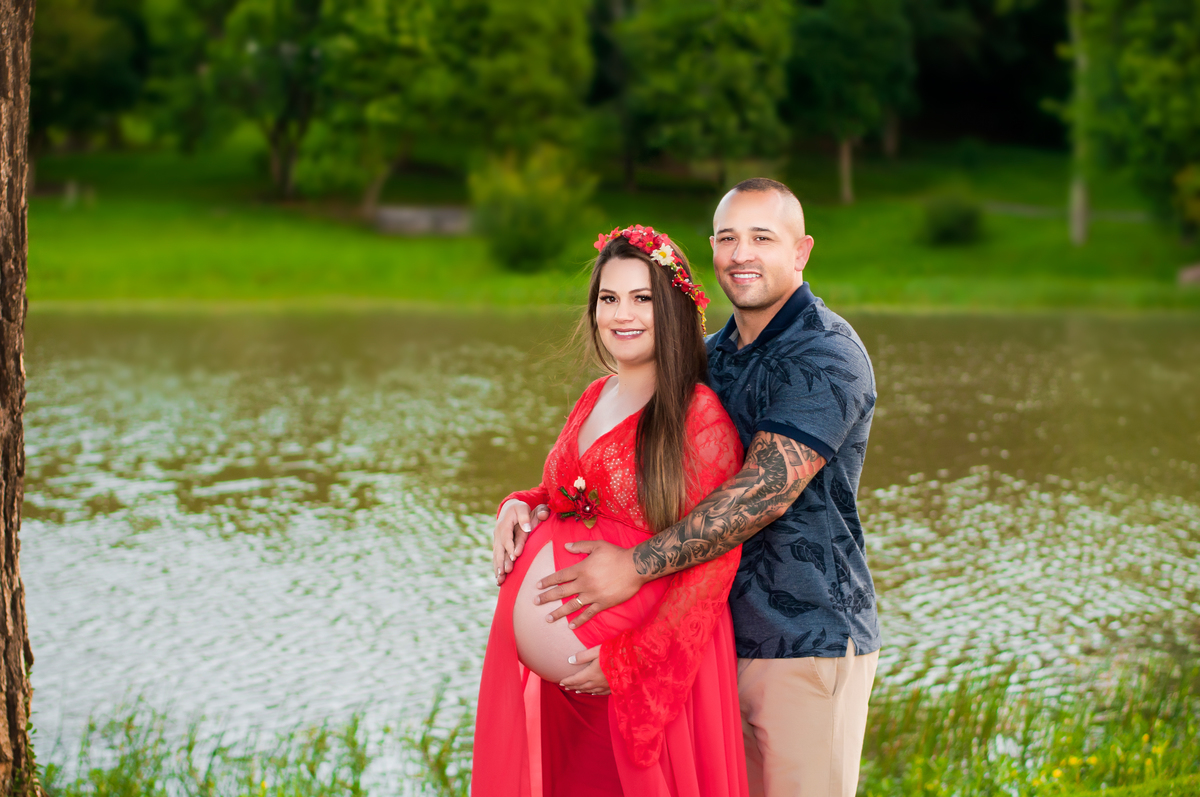 Tive o enorme prazer em fotografar esta família lindaaa!!! Esperando o Matheus,  este ensaio rendeu lindos cliques!



Nossos pacotes estão inclusos para as gestantes: Maquiagem + Cabelo, parceria toop + lindas roupas e acessórios.