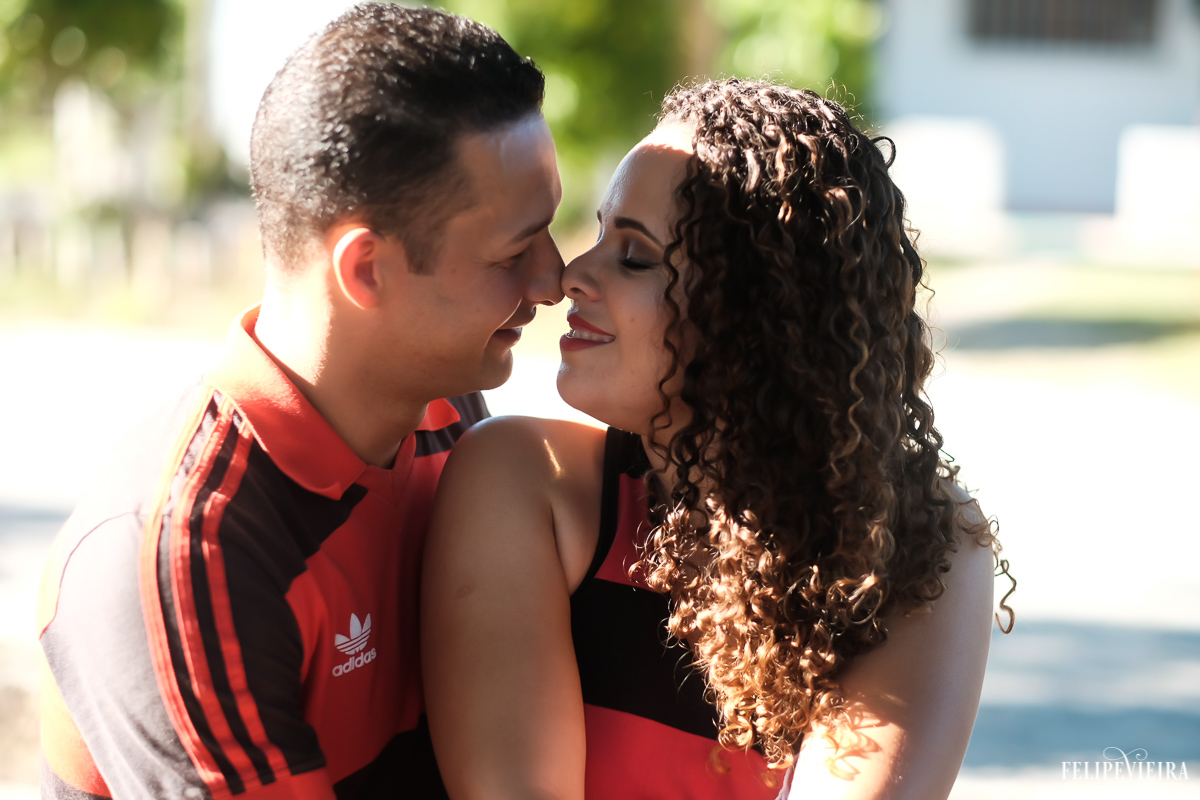 Wagner e Thais se curtindo durante o ensaio pré casamento com o fotógrafo de casamento Felipe Vieira