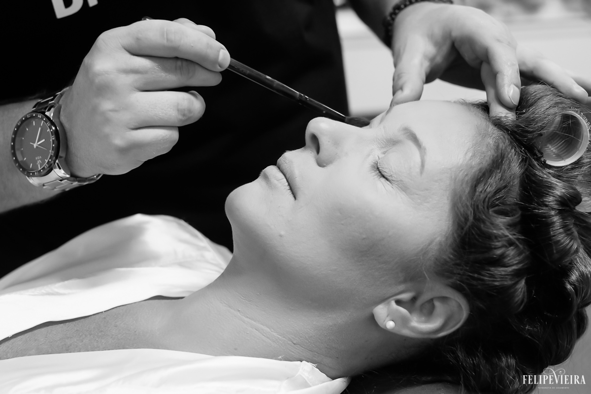 making of da Gesiane no Téo Ziviani foto em preto e branco feita pelo fotógrafo Felipe Vieira fotografia de casamento em Guarapari Espírito Santo