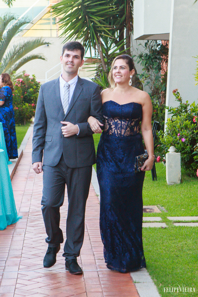 entrada do noivo Felipe em seu casamento à beira do mar foto do fotógrafo felipe vieira fotografia de casamento em Guarapari