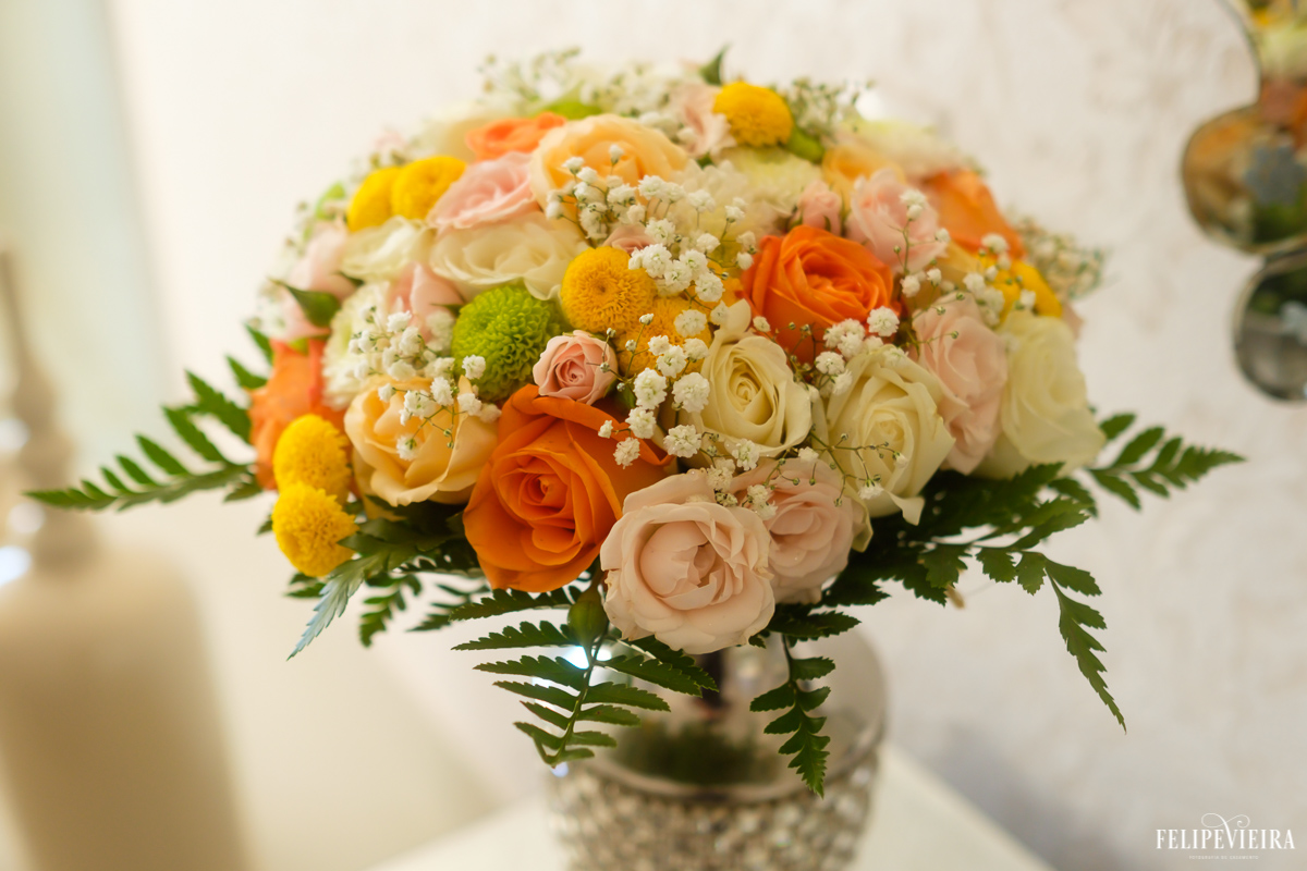 buquê da noiva pronto para o grande dia da Eríca que casou em Guarapari e foi fotografada pelo Felipe Vieira fotografia de casamento em Guarapari