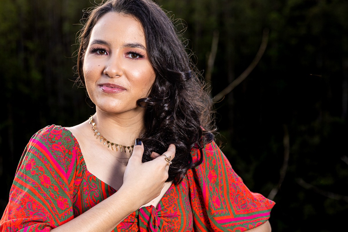 Sessão de fotos em Matilde com paisagens deslumbrantes e luz natural. Ensaio de 15 anos que valoriza a espontaneidade e a beleza única. Fotografias que traduzem moda, estilo e a essência dos 15 anos.