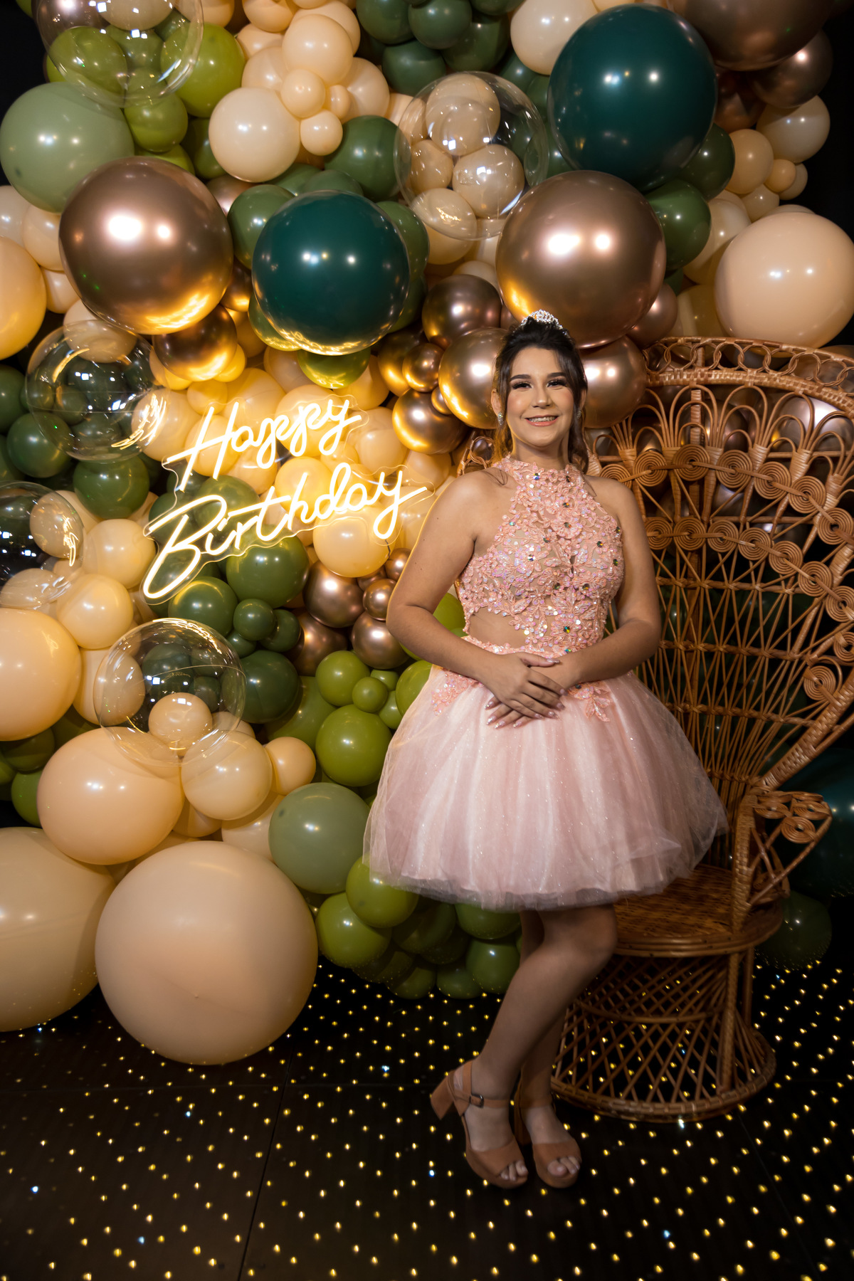 Gabriela vivendo seu conto de fadas na pista de dança. Festa de 15 anos com muita alegria e emoção.