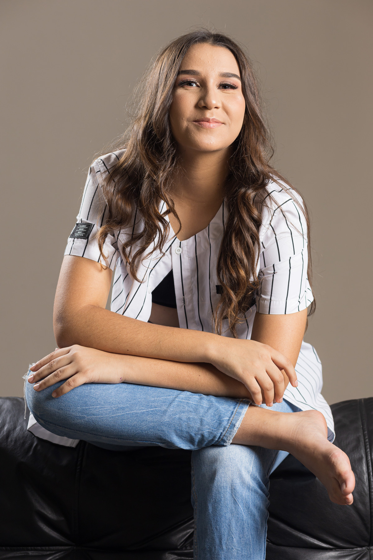 Book de 15 anos da Gabriela em Guarapari com foco em estilo e moda. Ensaio no estúdio que captura a essência de uma debutante única.