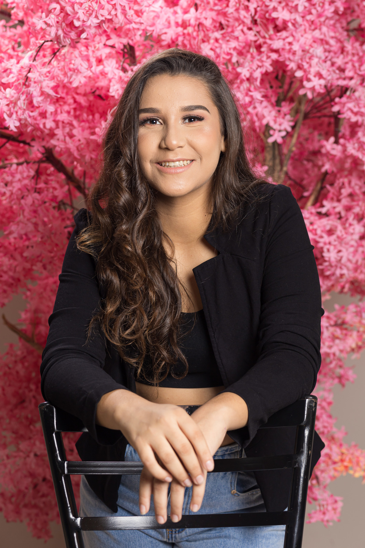 Fotografia de 15 anos da Gabriela no estúdio com elegância e naturalidade. Book em Guarapari que reflete moda e personalidade.