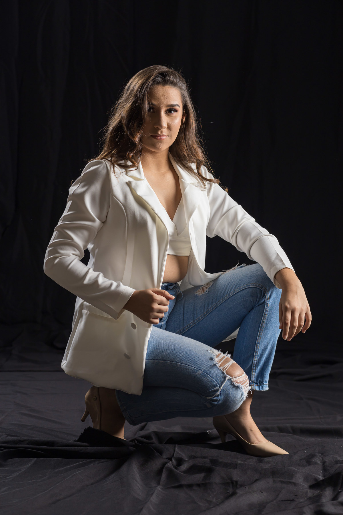 Ensaio de debutante no estúdio: Gabriela em um cenário sofisticado. Fotógrafo de 15 anos em Guarapari que valoriza cada detalhe.